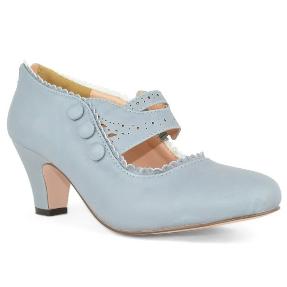 Vintage style shoes by Chase + Chloe, size 8